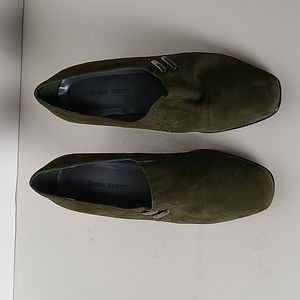 Karen Scott forest green suede heels. Size 7.5 almost new.